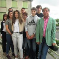 le principal, Robert Scheuer, a pu réunir quelques lauréats pour les féliciter, en compagnie des personnels de la Vie scolaire et de l’agent de maintenance.